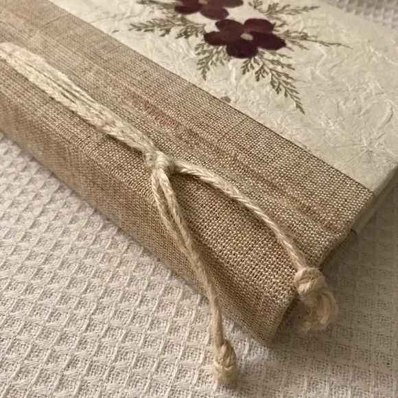 Handmade Pressed Flowers Journal - Picture 6 of 7